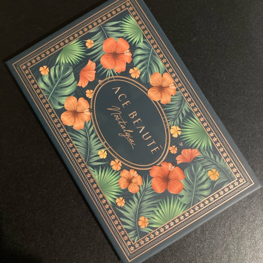 Brand new eyeshadow makeup pallet